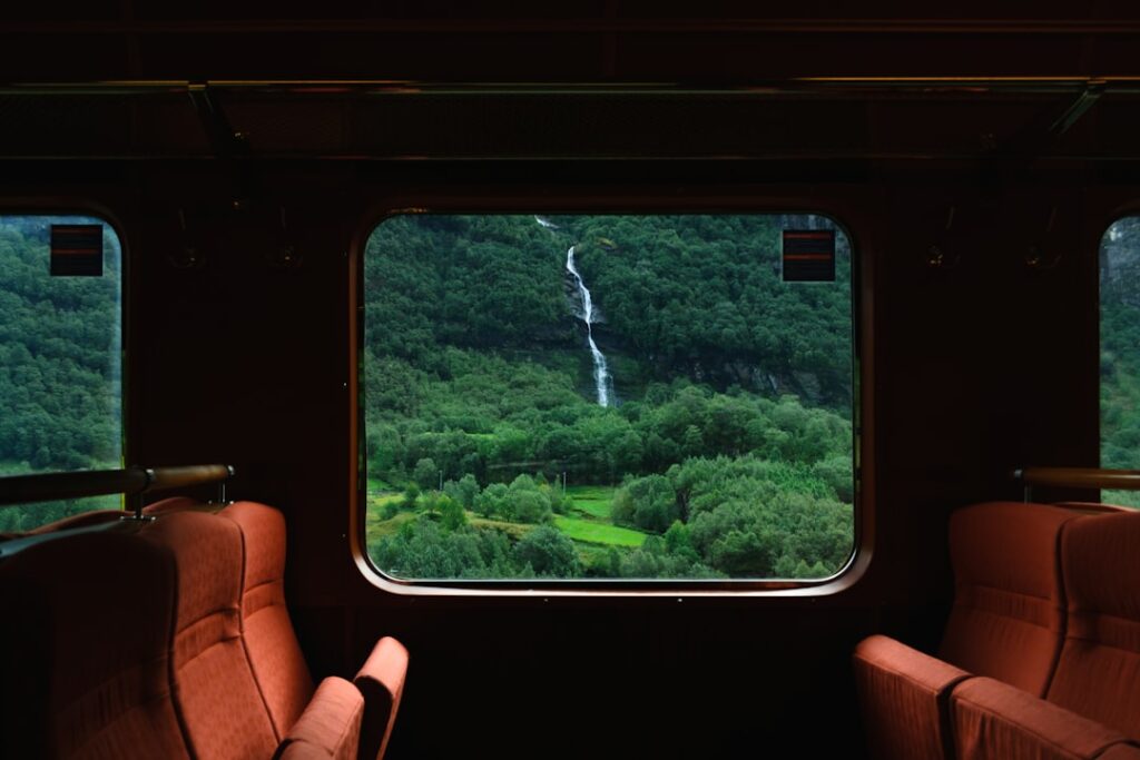 鉄道旅行のイメージ（紹介施設の実写ではありません）