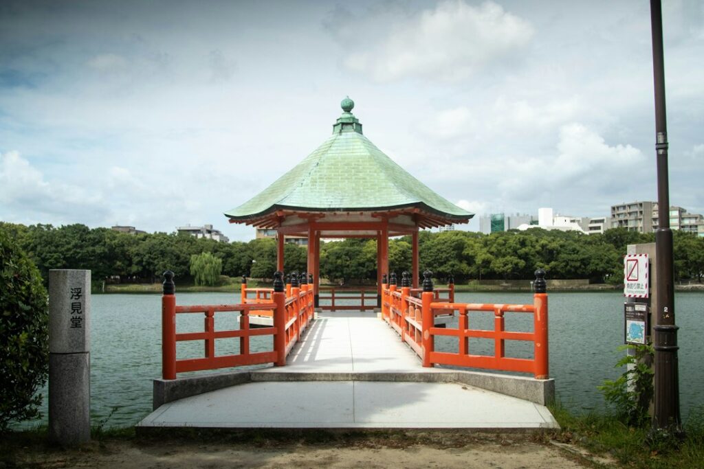 散策と緑の景観のイメージ(紹介施設の実写ではありません)