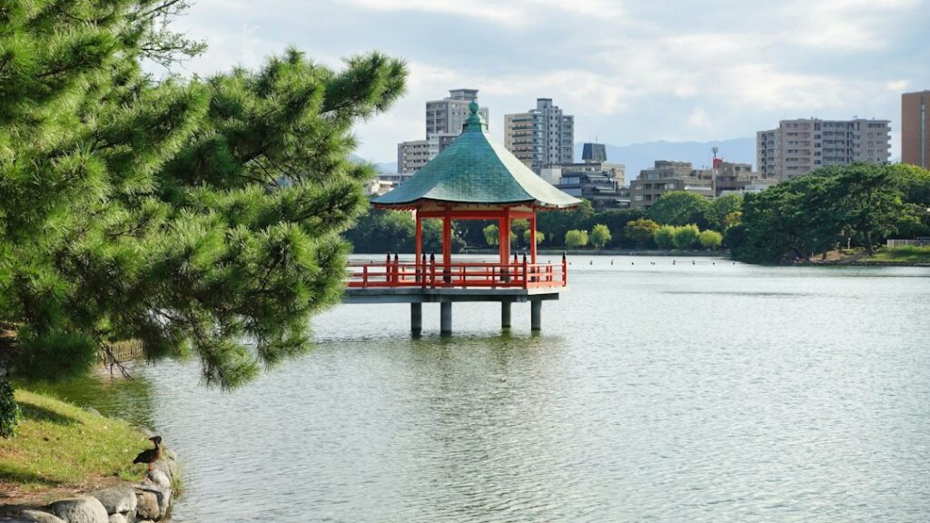 散策と緑の景観のイメージ(紹介施設の実写ではありません)