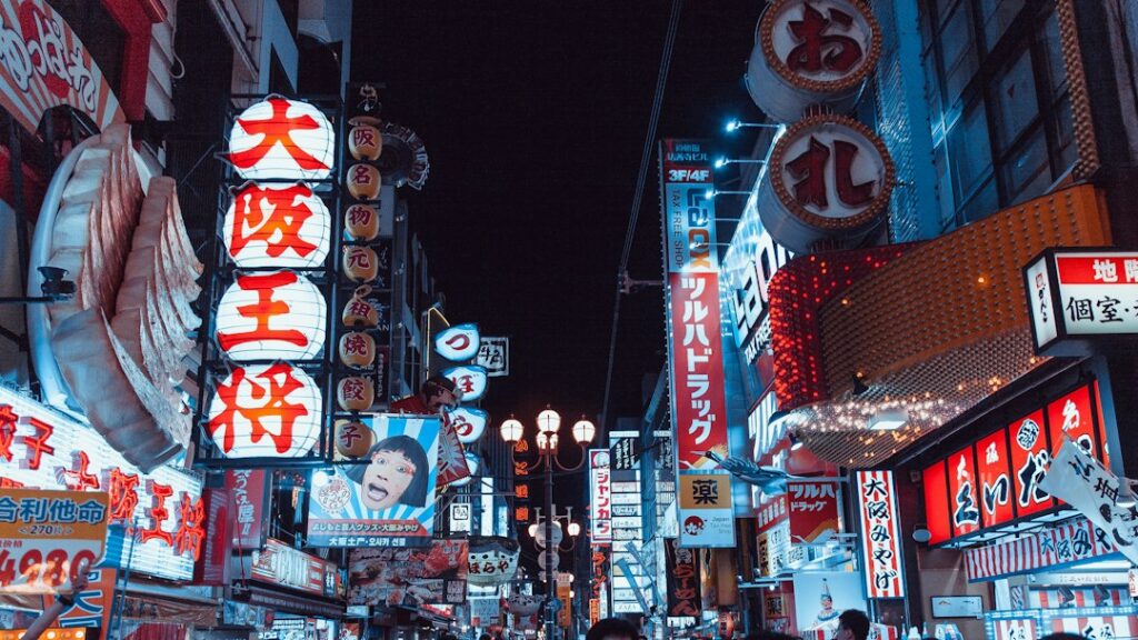 夜の街並みのイメージ（紹介施設の実写ではありません）