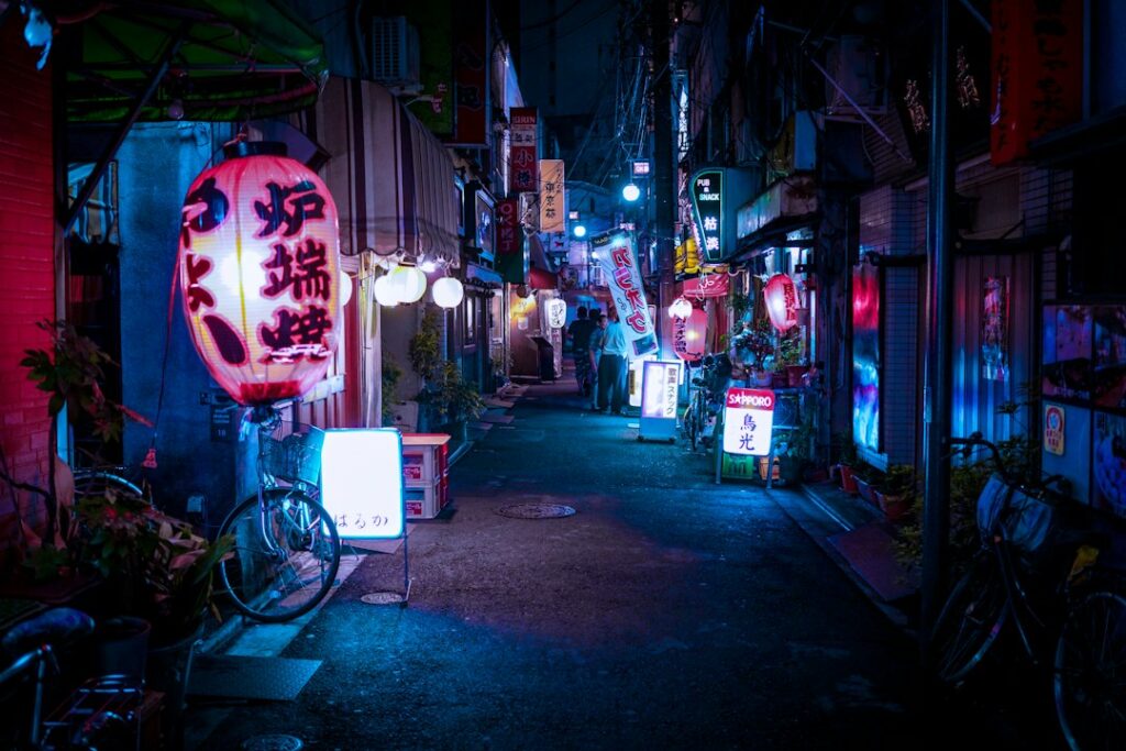 夜の街並みのイメージ（紹介施設の実写ではありません）