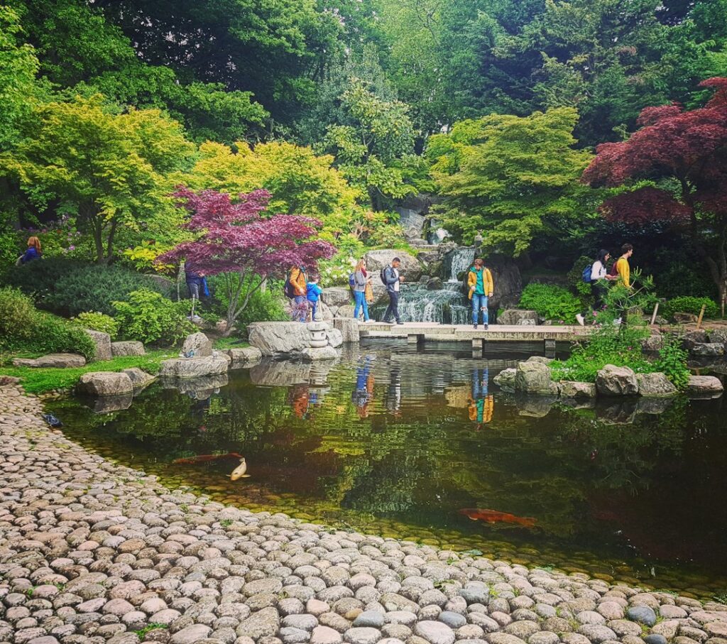 散策と緑の景観のイメージ(紹介施設の実写ではありません)